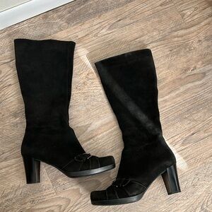La CANADIENNE Elegant Black Suede Heeled Boots